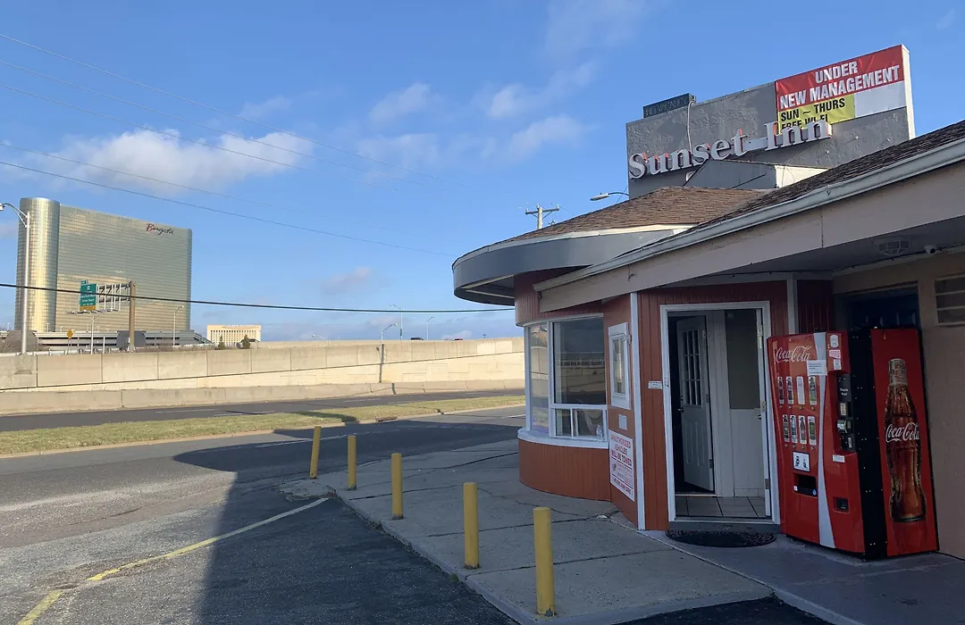 Sunset Inn (Adults Only)-1