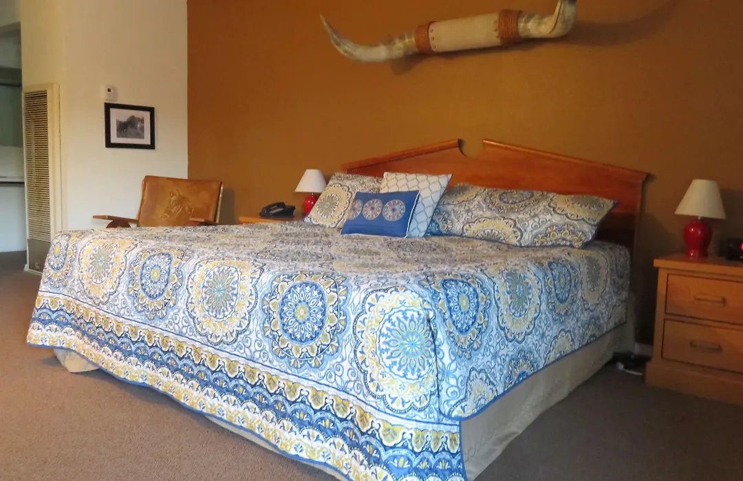 Raton Pass Motor Inn-1