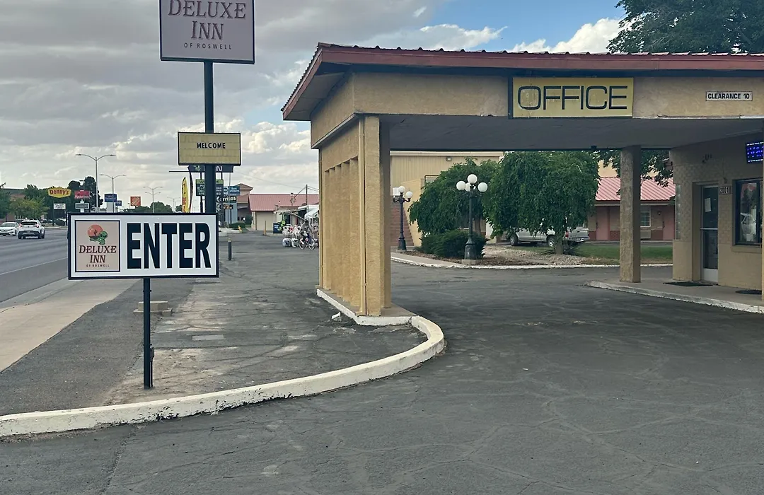 Deluxe Inn Of Roswell-1
