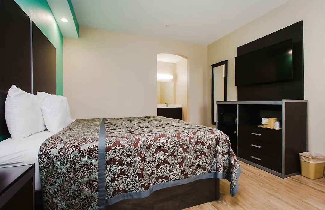 Crystal Inn - Willowbrook Mall-1