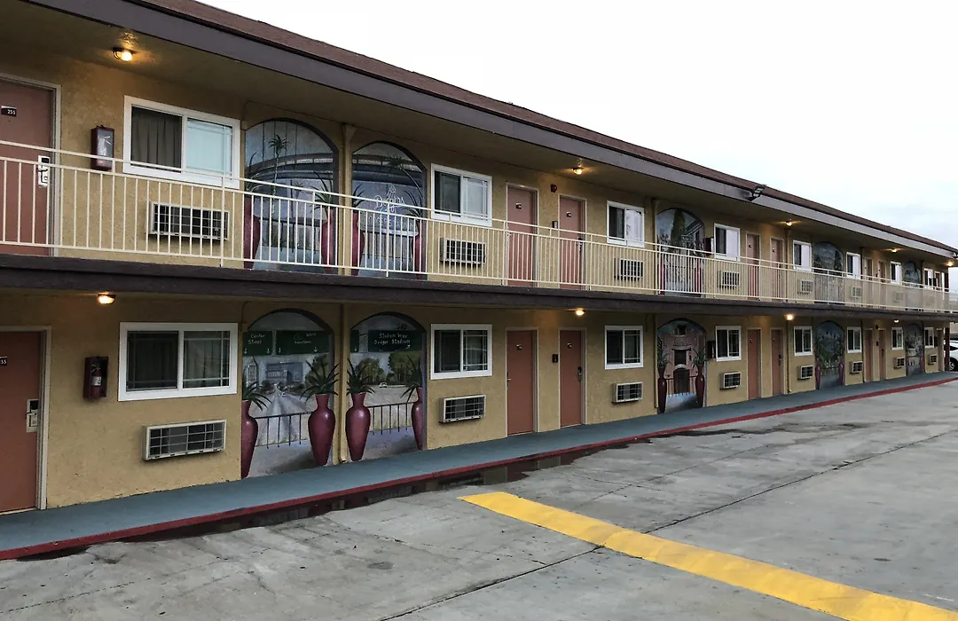 Los Angeles Inn & Suites - Lax-1