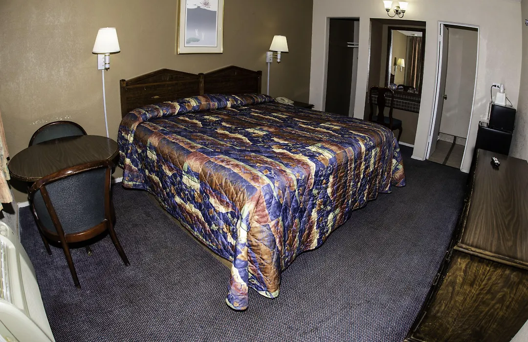 Budget Inn Snyder-1