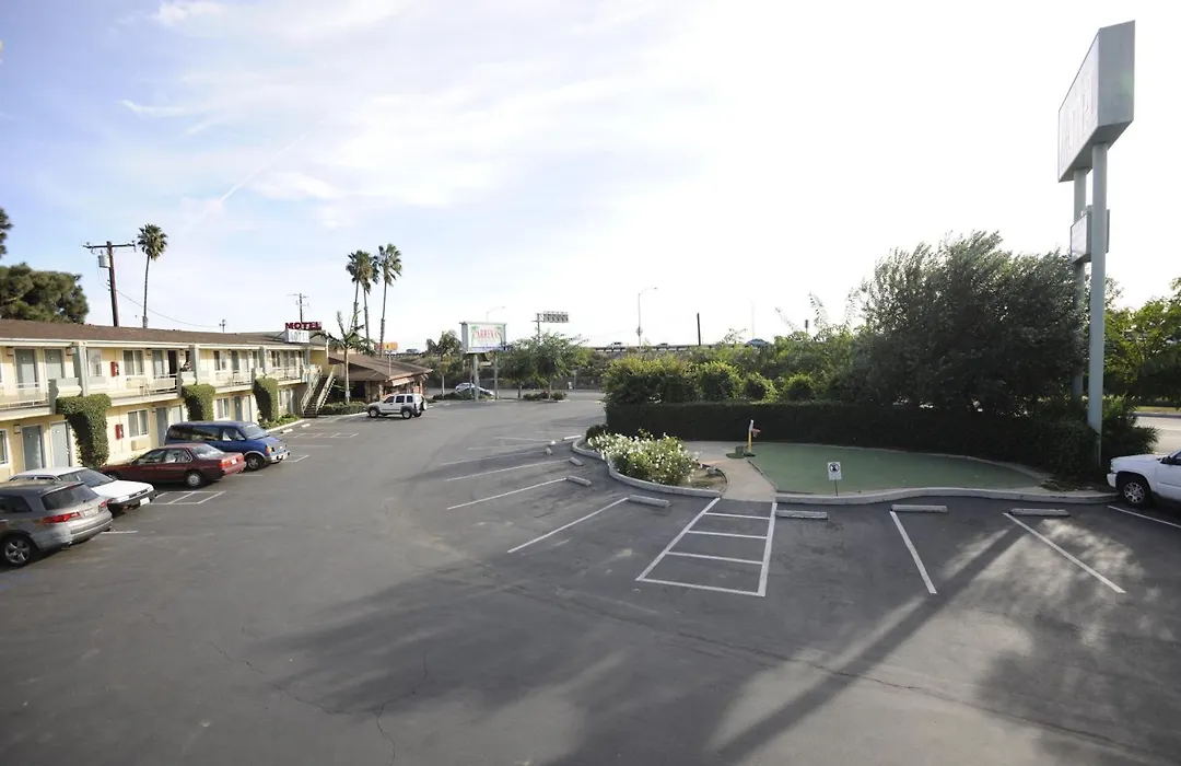 Victoria Motel-1