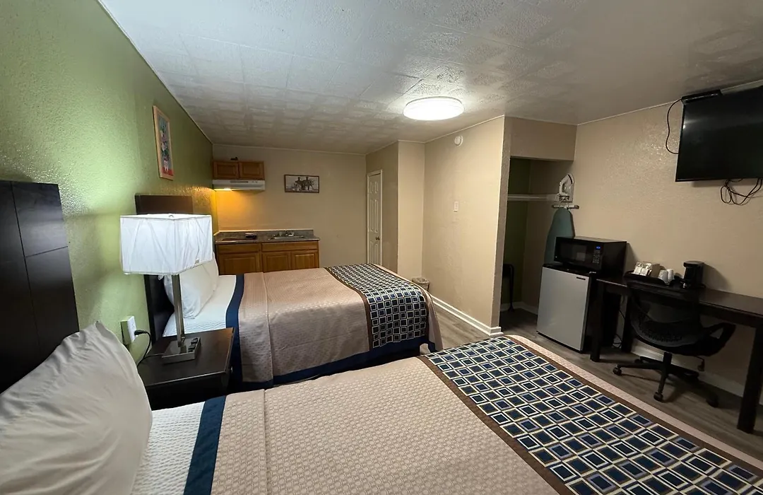 Executive Inn & Kitchenette Suites-Eagle Pass-1
