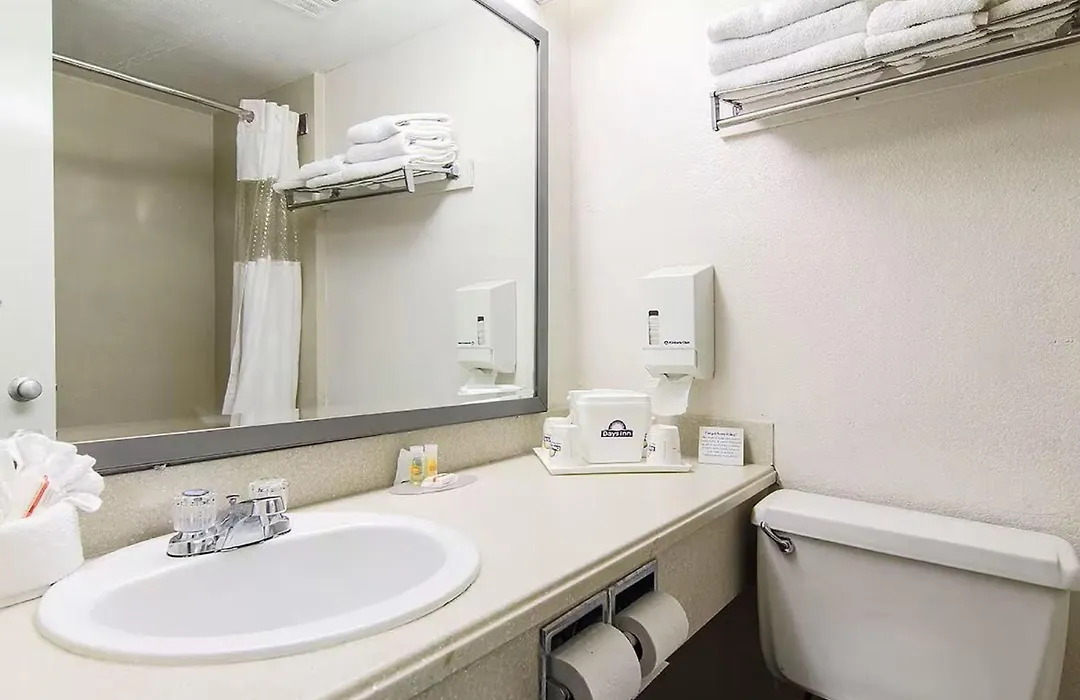 Days Inn By Wyndham Market Center Dallas Love Field-1
