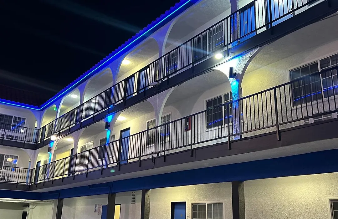 Cloud 9 Inn Lax-1