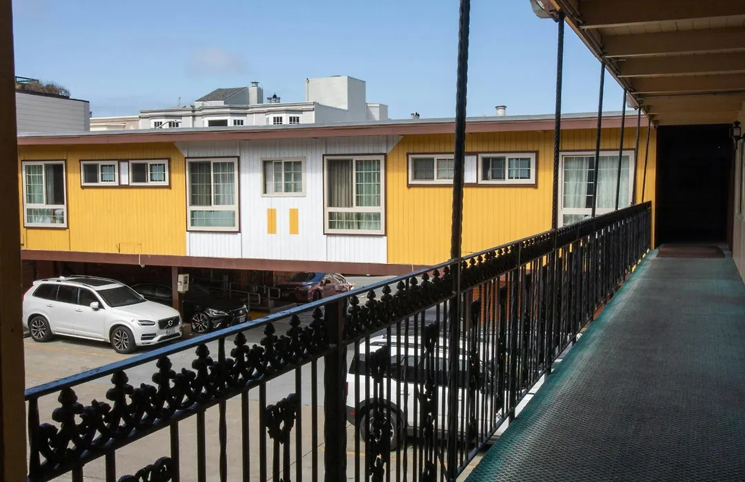 Pacific Heights Inn-1