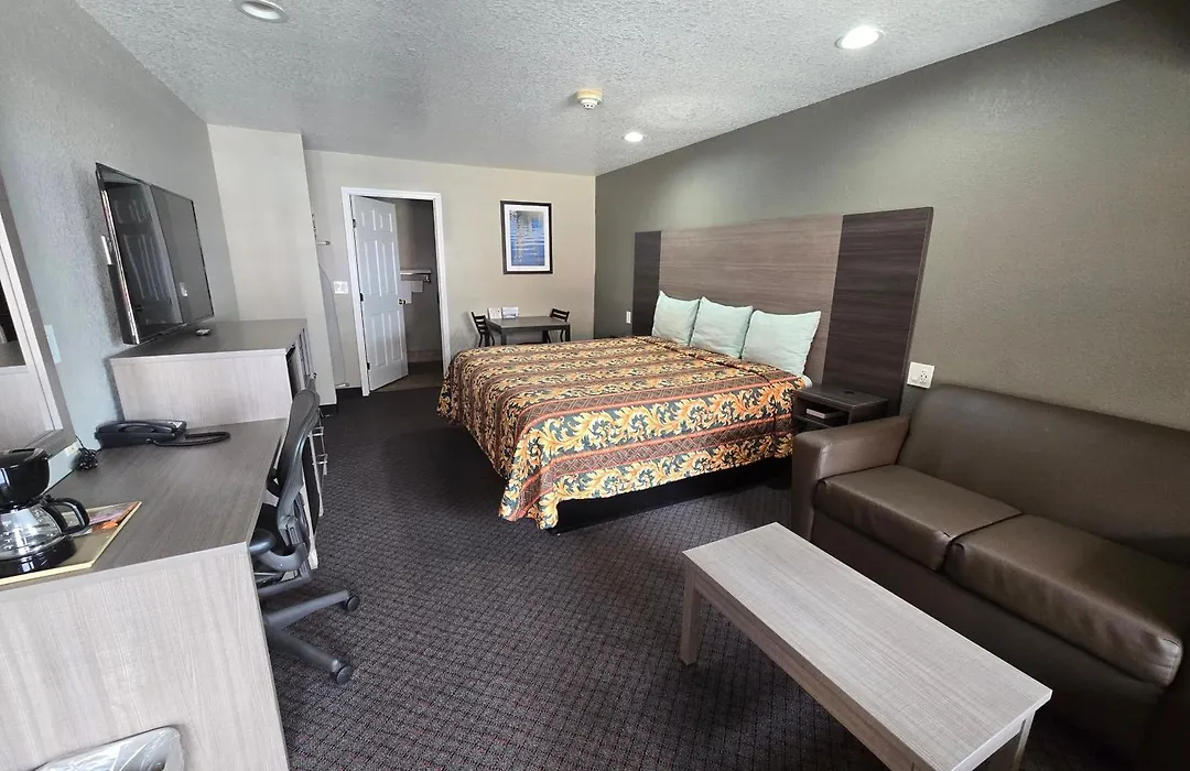 Scottish Inn And Suites Beaumont-1