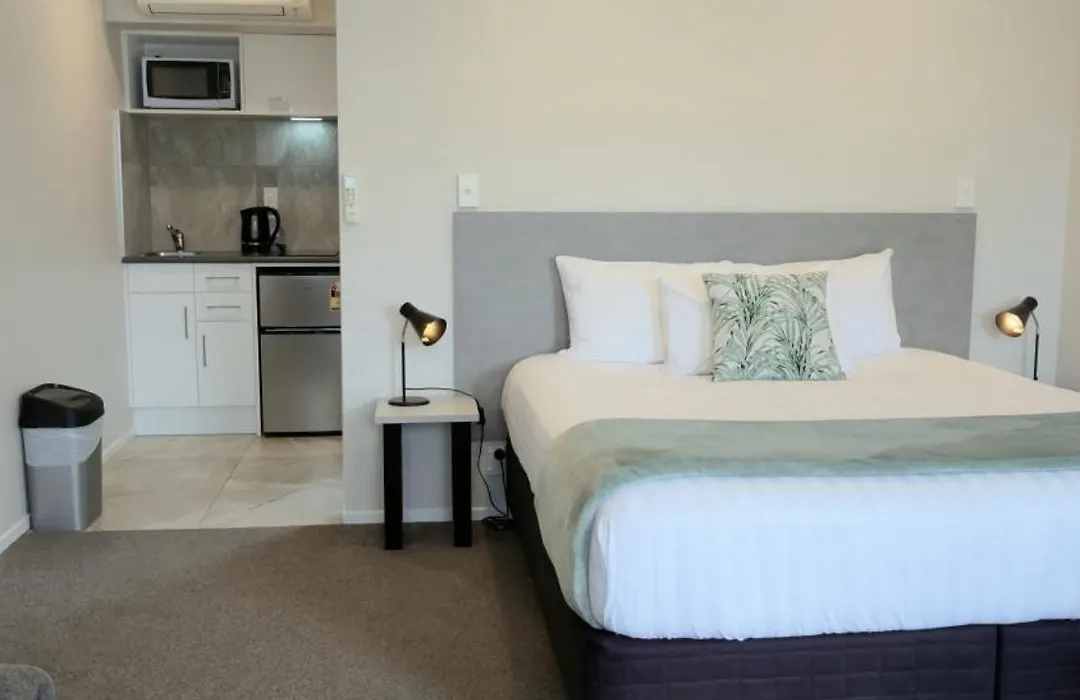 Bk'S Pohutukawa Lodge-1