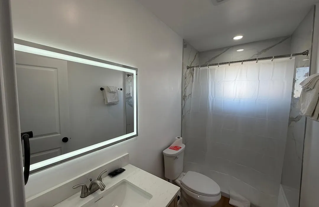 Encore Inn Inglewood-1