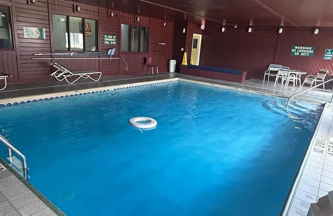 Econo Lodge Topeka At Wanamaker-1
