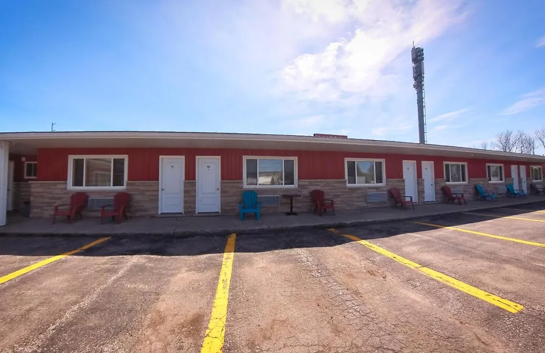 Maple Leaf Inn & Suites-1
