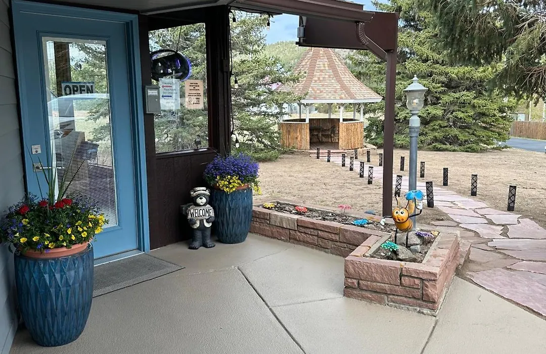 Columbine Inn (Adults Only)-1