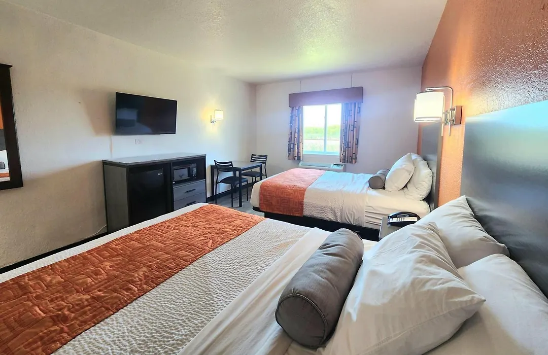 Howard Johnson By Wyndham Galveston-1