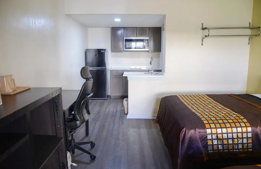 James River Inn & Suites-1