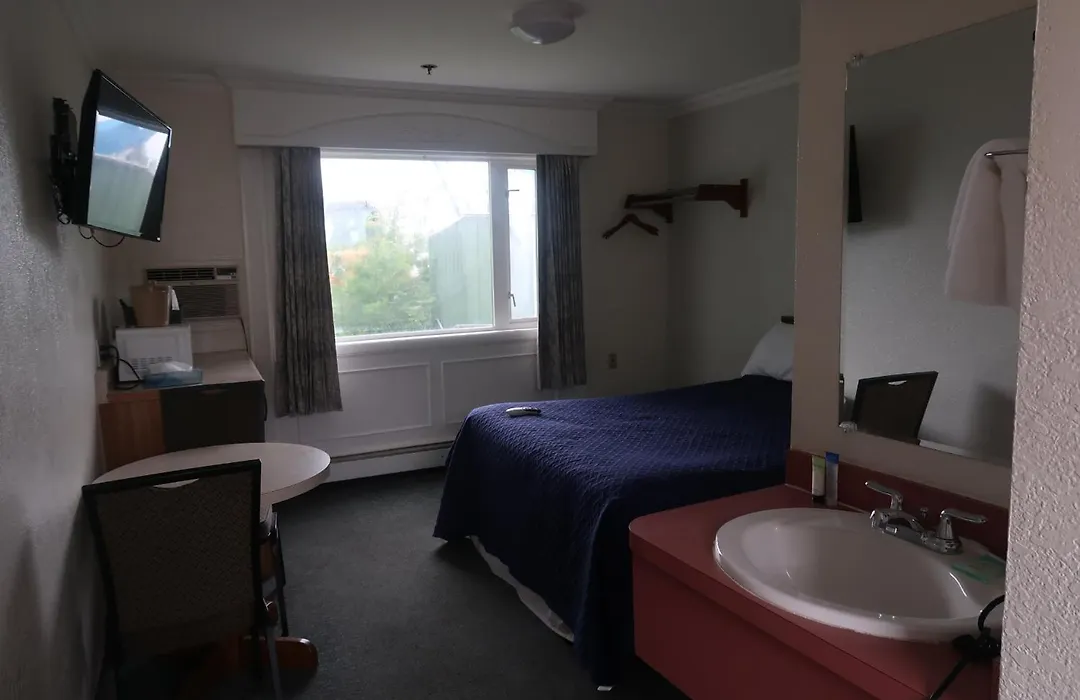 Merrill Field Inn-1