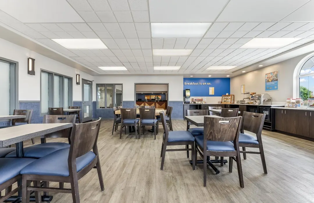 Days Inn & Suites By Wyndham Thunder Bay-1