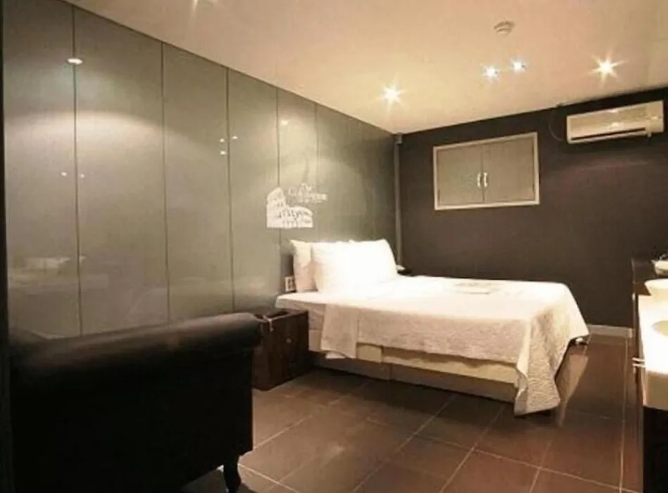 Fox Hotel-1