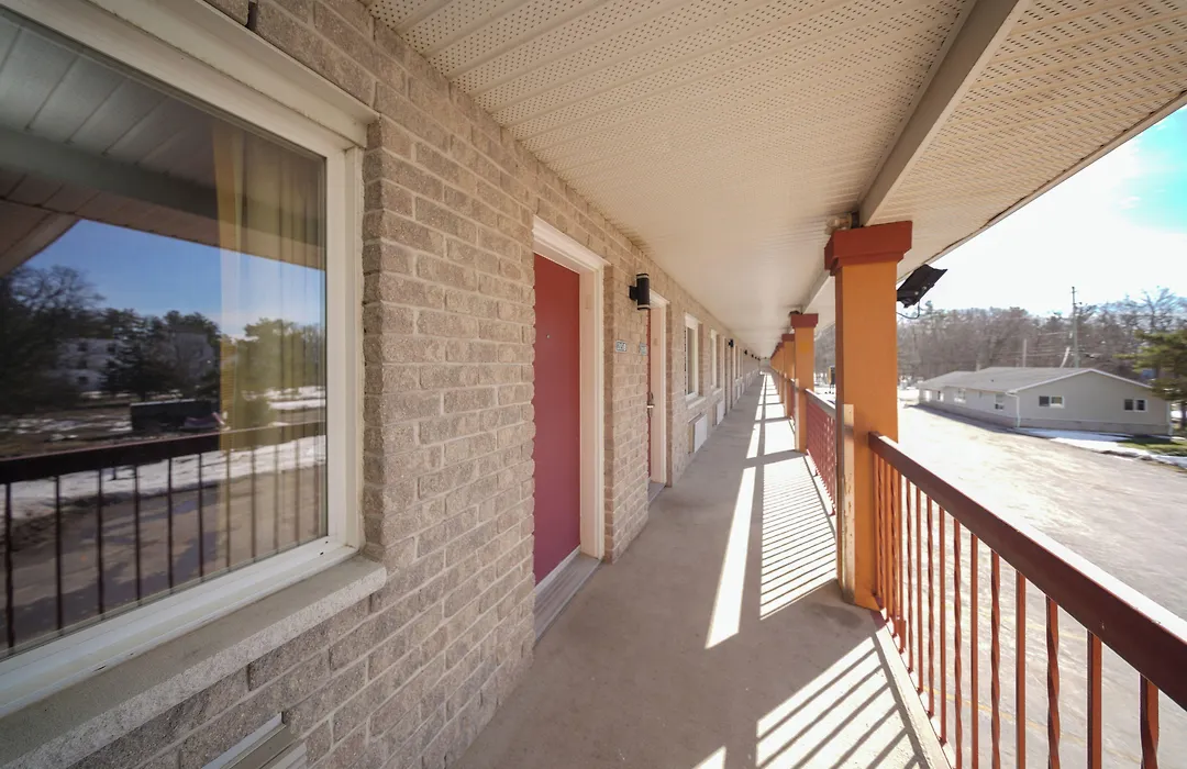 Super 8 By Wyndham Kingston-1