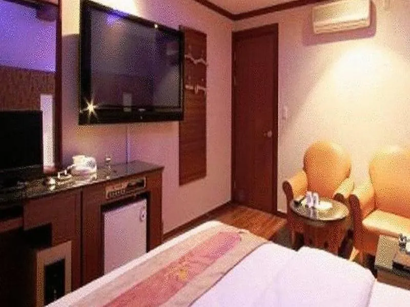Liz Hotel-1