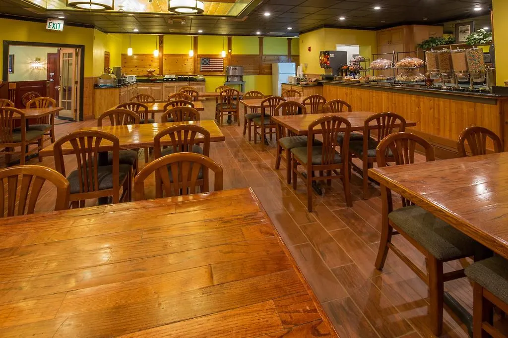 Ramada By Wyndham Medford Hotel & Conference Center-1