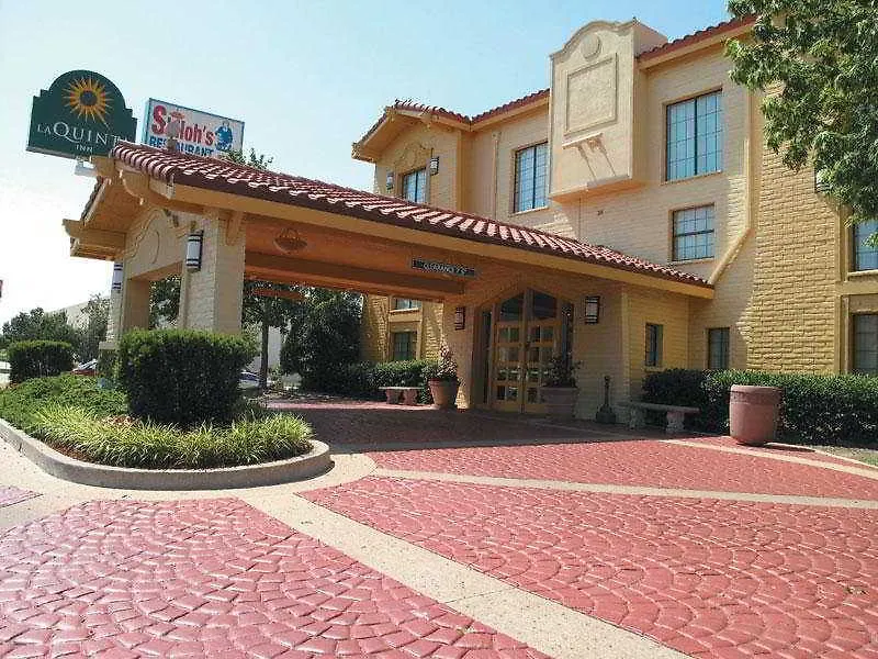 Baymont By Wyndham Tulsa Broken Arrow-1