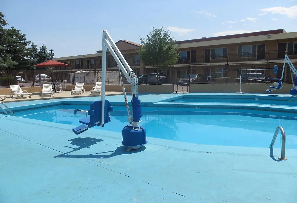 Travelstar Inn & Suites-1
