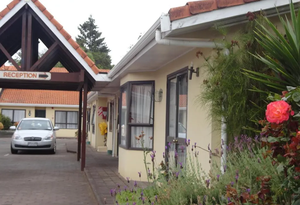 Gwendoline Court Motor Lodge-1