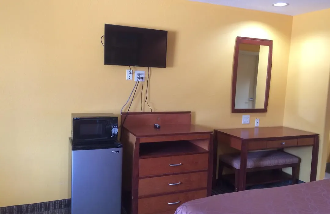 Select Inn And Suites-1