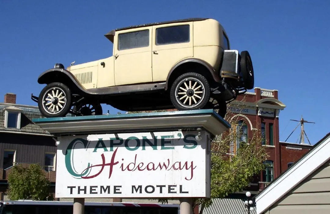 Capone'S Hideaway Motel-1