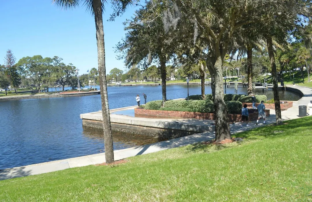 Tarpon Inn-1