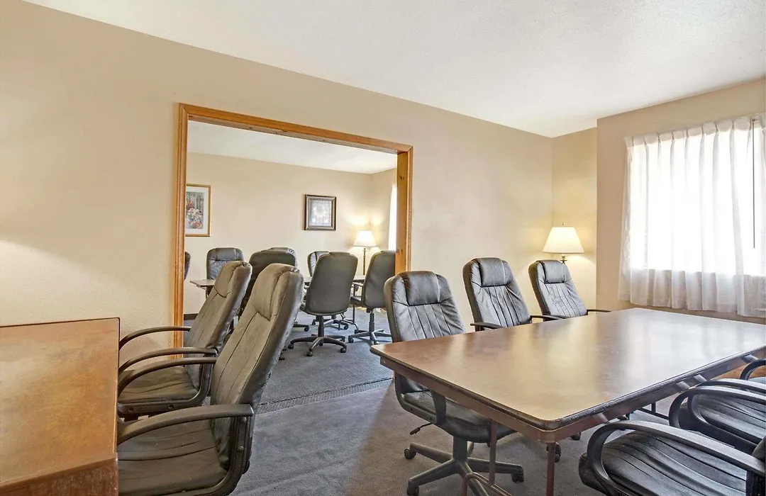 Monte Carlo Inn-1