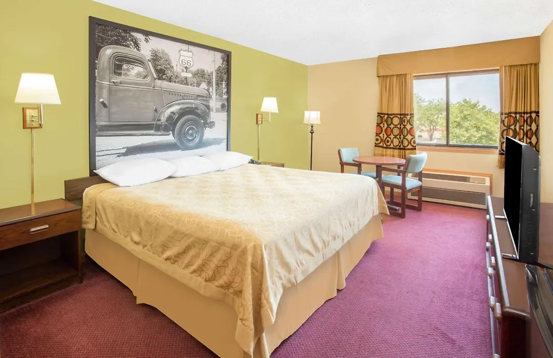 Super 8 By Wyndham Normal Bloomington-1