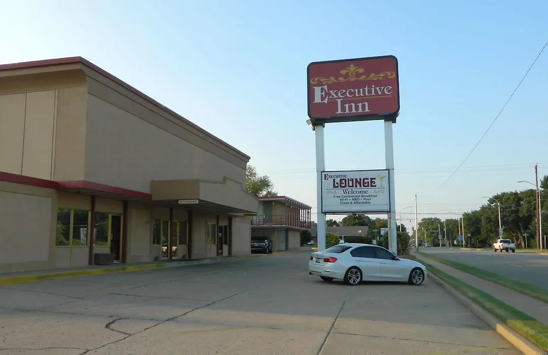 Executive Inn Ponca City-1