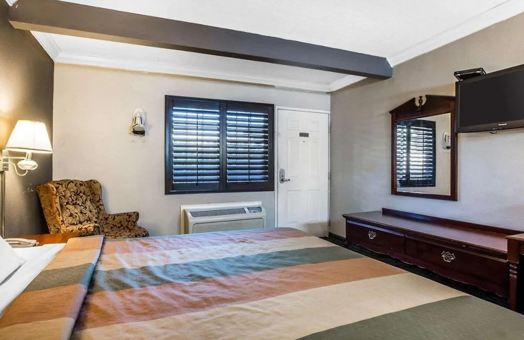 Rodeway Inn Hollywood-1