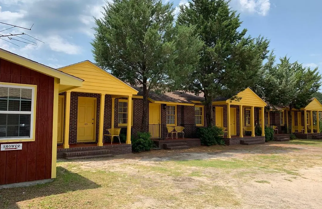Dewitt Rooms & Cottages-1