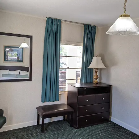 Azalea Inn & Suites-2