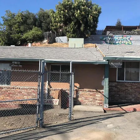 Commodore Motel-3
