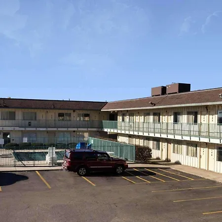 Express Inn Near Columbus Airport-3