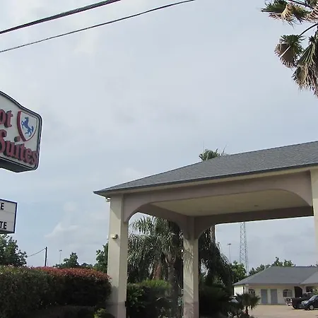 Camelot Inn & Suites Highway 290/Northwest Freeway-2