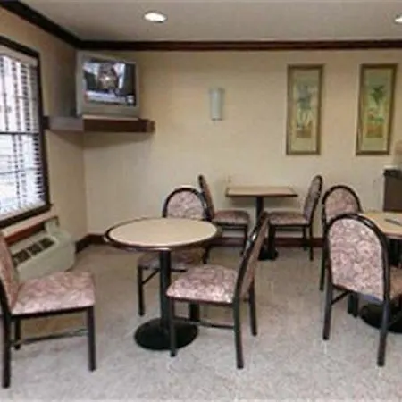 Yorktown Motor Lodge-2