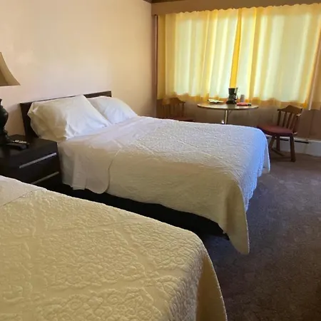 Royal Motel-3