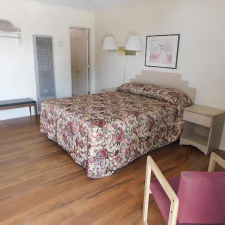 Royal Host Motel-2