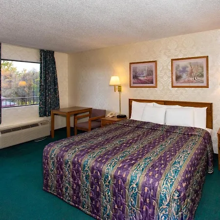 Howard Johnson Express Inn Eureka Springs-3