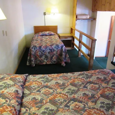 Travelers Lodge-3