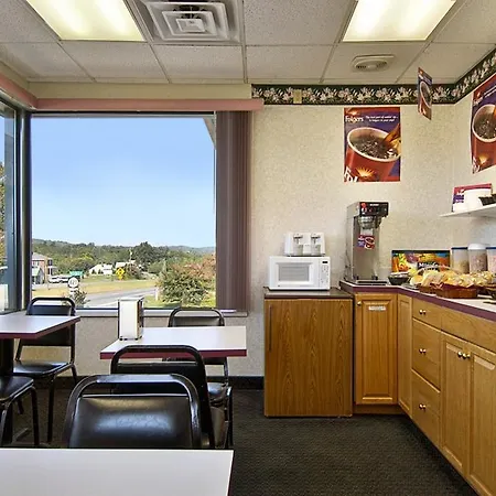 Travelodge By Wyndham Ridgeway Martinsville Area-3