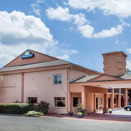 Days Inn By Wyndham Columbia-3