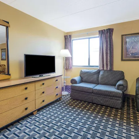 Days Inn By Wyndham Hurstbourne-3