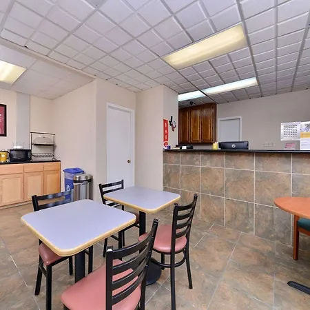 Econo Lodge-2