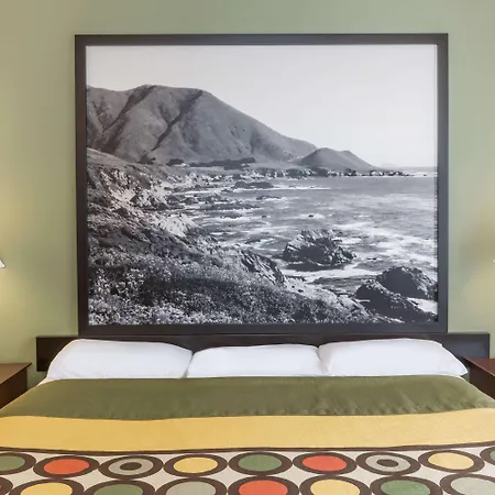 Super 8 By Wyndham Monterey-3